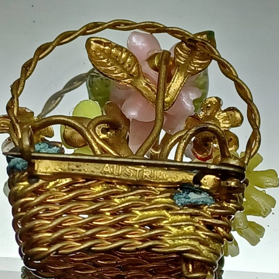 Pretty Vintage Goldtone Flower Basket Brooch Mark… - image 2