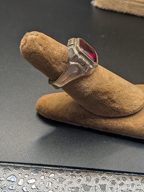 Art Deco Geometric Designed Silver Ring With a Re… - image 3