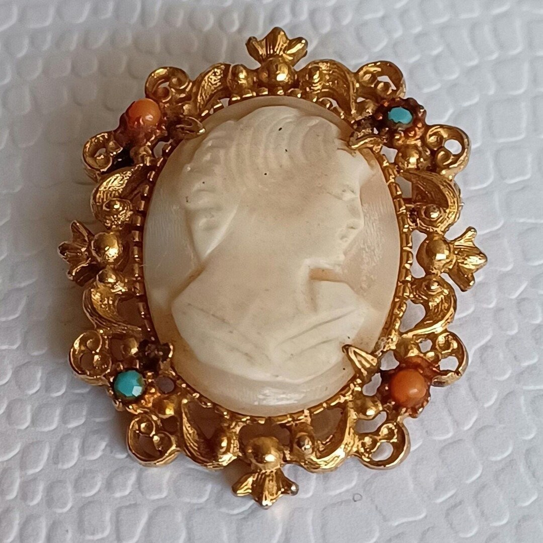 Geno Frame Carved 1960s Shell Cameo Set Into A Scrolling Goldtone Frame Marked ...
