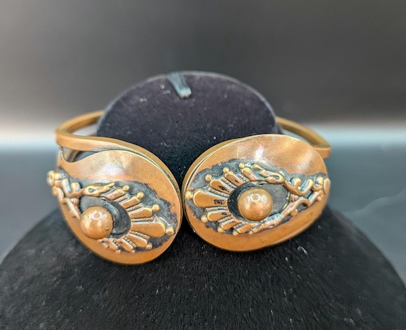 Brass Clamper Bracelet In An Abstract Floral Design #828