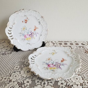 Pair of antique floral pierced plates, cabinet plates