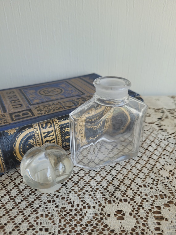 アンティークガラス香水瓶3本、ゲルランボトルを含むフレグランス