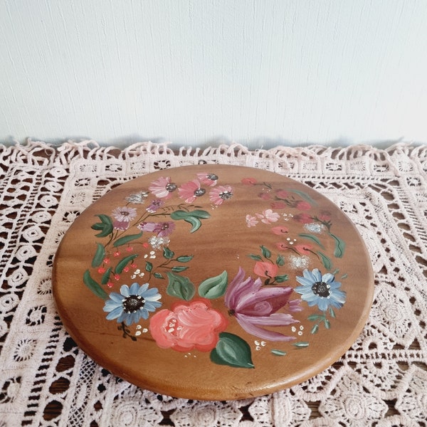 Vintage handpainted bargeware style floral trivet/hot plate with hanging hook