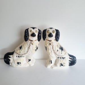 Par vintage/antika Staffordshire brashundar/Wally-hund