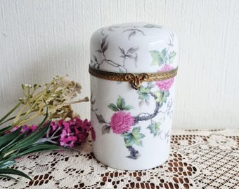 Słoik na kosmetyki Limoges z francuskiej porcelany z motywem kwiatowym