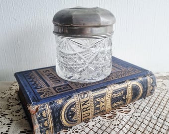 Antikes geschliffenes Glas Powder Dose mit silbernem Deckel, geschliffenes Glas Eitelkeitsschmuckstück