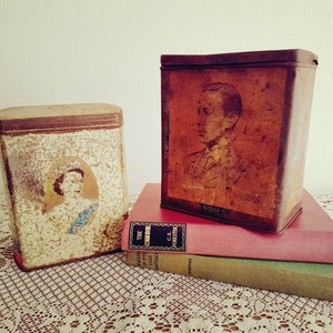 Vintage Royal souvenir tins/memorabilia celebrating George VI and the Coronation of Queen Elizabeth II