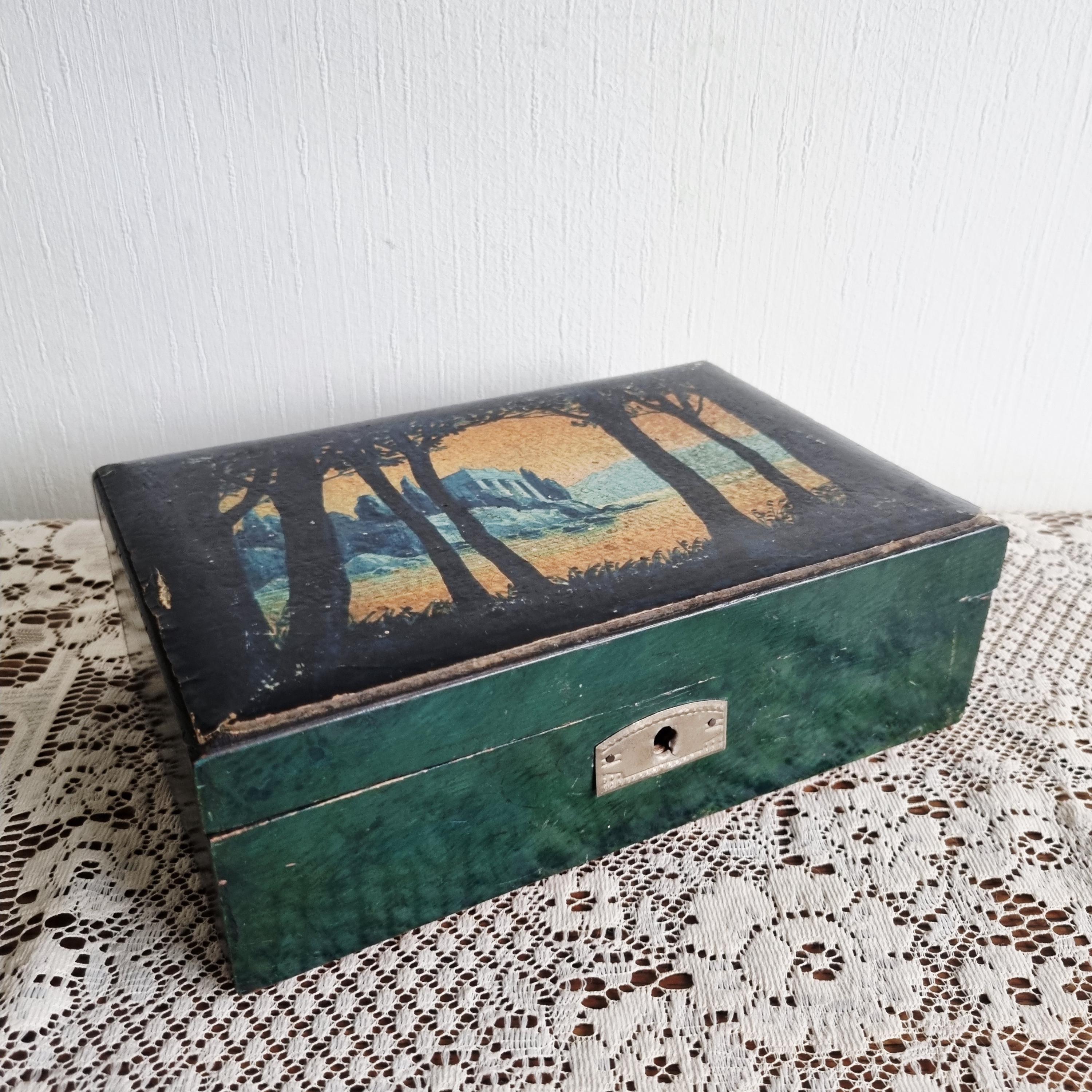 木をモチーフにしたヴィンテージ風ジュエリー／裁縫箱 - Etsy 日本