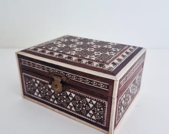 Boîte à bijoux/bibelots vintage en bois mosaïque avec détails en nacre