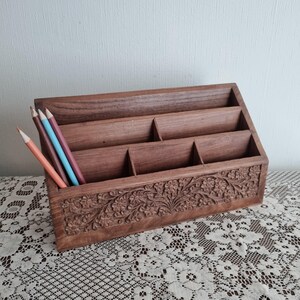 Organizador de escritorio/estante para cartas de madera tallada de estilo indio de gran tamaño y estilo vintage