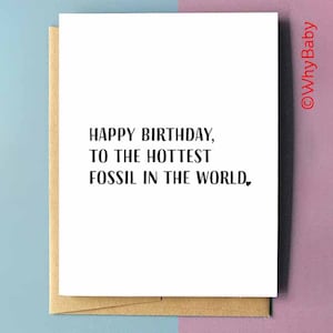Cartão de aniversário engraçado | Fóssil antigo mais quente | Cartão de aniversário para pessoa idosa | Feliz aniversário, porra do fóssil | Aniversário engraçado