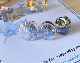 Forget Me Not Memorial Pin Badge: Resin Flower Keepsake