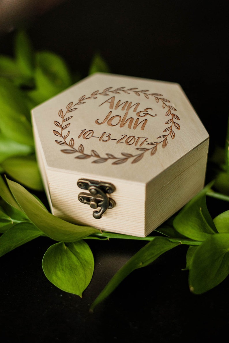 Handmade Rustic Geometric Wooden Ring Box Modern Wedding Jewelry Personalized Hexagon Ring Box Custom Decoration Vintage Ring Box