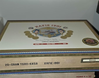La Aurora Kafie 1901 Empty Wooden Cigar Box with metal hinges and in good condition