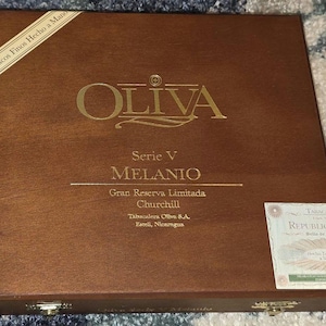 Oliva Serie V Melanio empty wooden cigar box with metal hinges and clasp in great condition