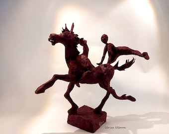 Sculpture de deux femme sur un cheval, sculpture en papier, cadeau à offrir pour quelqu’un de spécial,