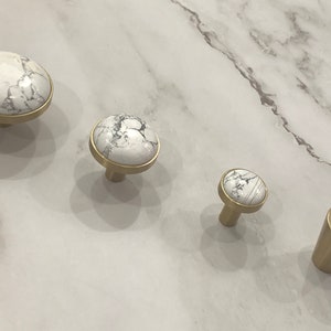 White natural gem stone knob gray crackle handle brushed brass gold drawer dresser pull kitchen cupboard knob pull marble look woodworking