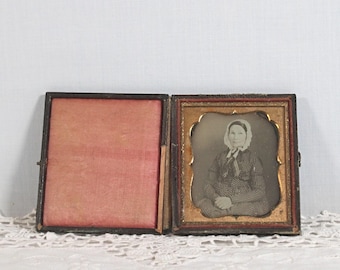 Antique Daguerreotype Photo: Civil War Era Woman in Case