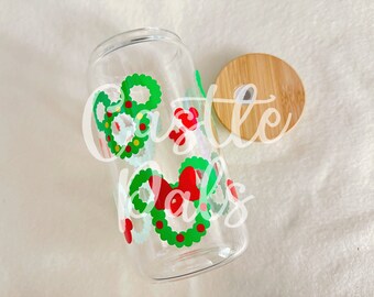 Vaso de cristal con forma de corona navideña