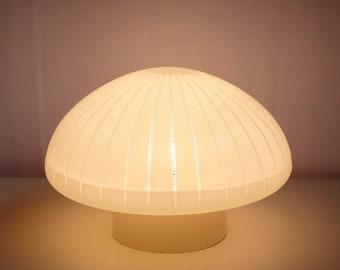 Plafonnier allemand vintage, plafonnier en verre laiteux, plafonnier encastré du milieu du siècle, Bauhaus, verre champignon, verre plissé