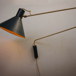 J.Hoogervorst for Anvia Almelo, Vintage Dutch metal wall lamp, from the 50s, paperclip lamp, swing arm, white, blue