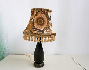 Deutsche Keramik-Tischlampe aus den 1970er Jahren, Mid Century Modern, brauner Sockel, Fat-Lava-Stil, Vintage-Lampenschirm, Blumendekoration
