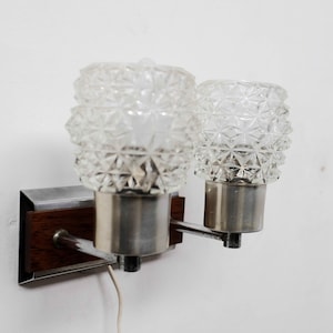 Vintage Wandlampe aus Glas mit Teakfuß - dänisches Design, niederländisches Design aus den 1960er Jahren