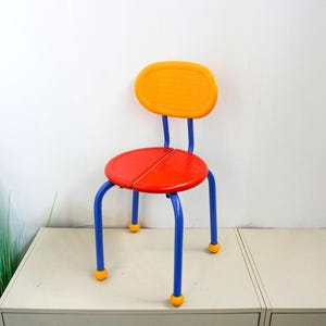 1 di 4 Ikea Marianne & Knut Hagberg Bambini, sedia, mobili Puzzle, metallo, plastica, stile Memphis, rosso, giallo, blu