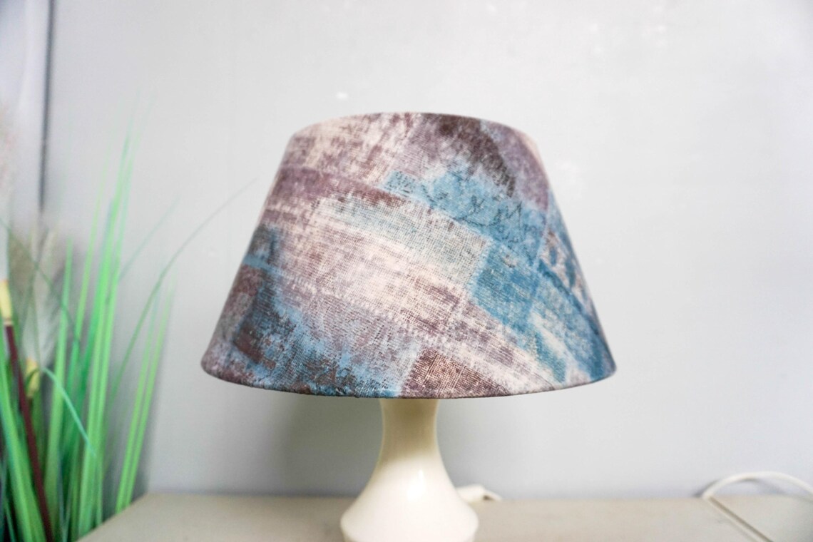 A Vintage 80s Dutch Ceramic Table Lamps, Mid Century Modern, cream white base , blue and white vintage lampshade, photo 3 sur 5