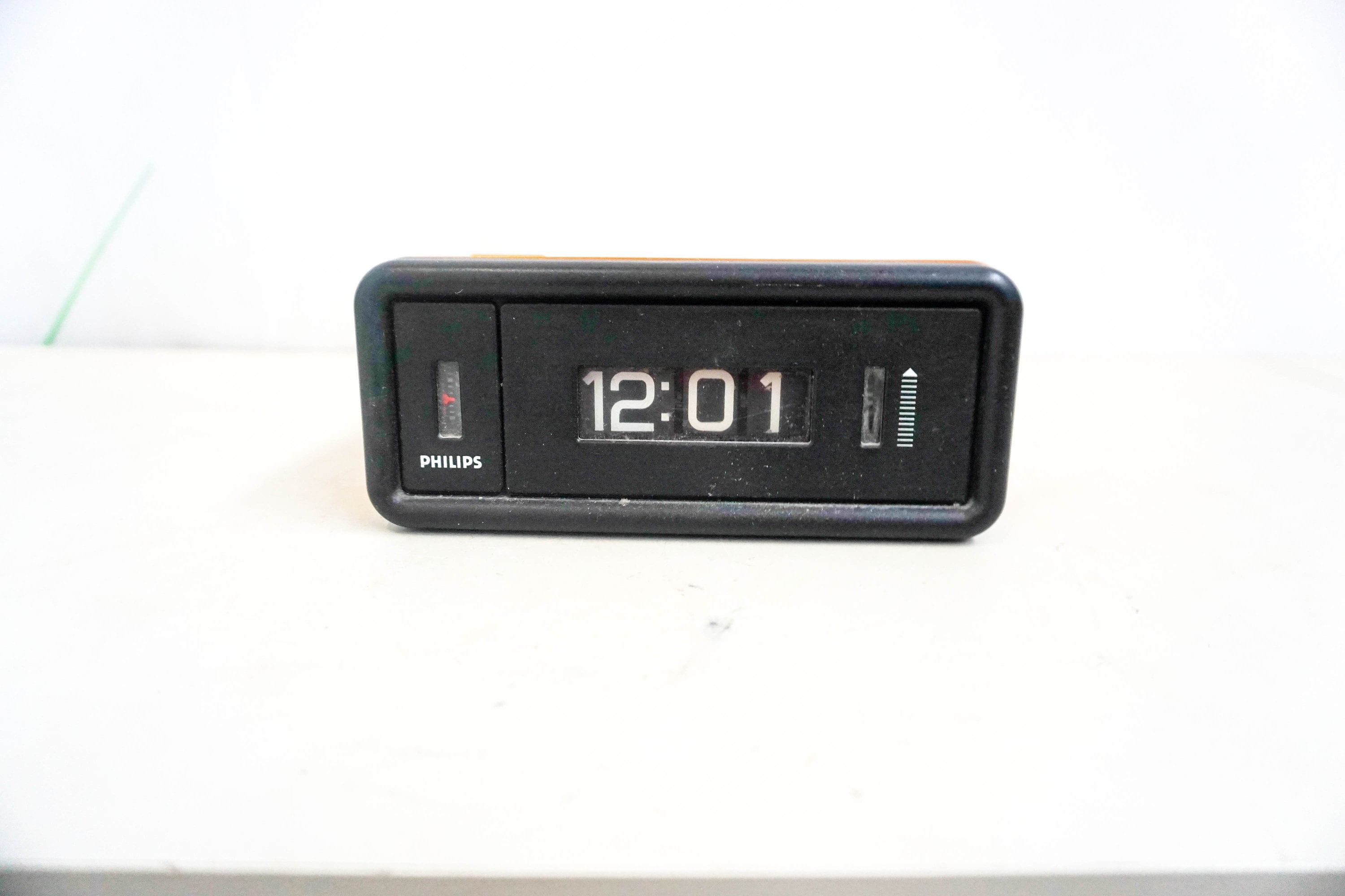 1970s Philips Vintage Flip Clock - Model HR 5272, Ocher Yellow