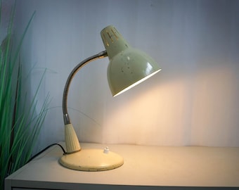 Industrielampe aus Osteuropa aus den 1950er Jahren, Schreibtischlampe, Arbeitsleuchte, Tischlampe, Bürolampe, Lampe im Mid-Century-Design