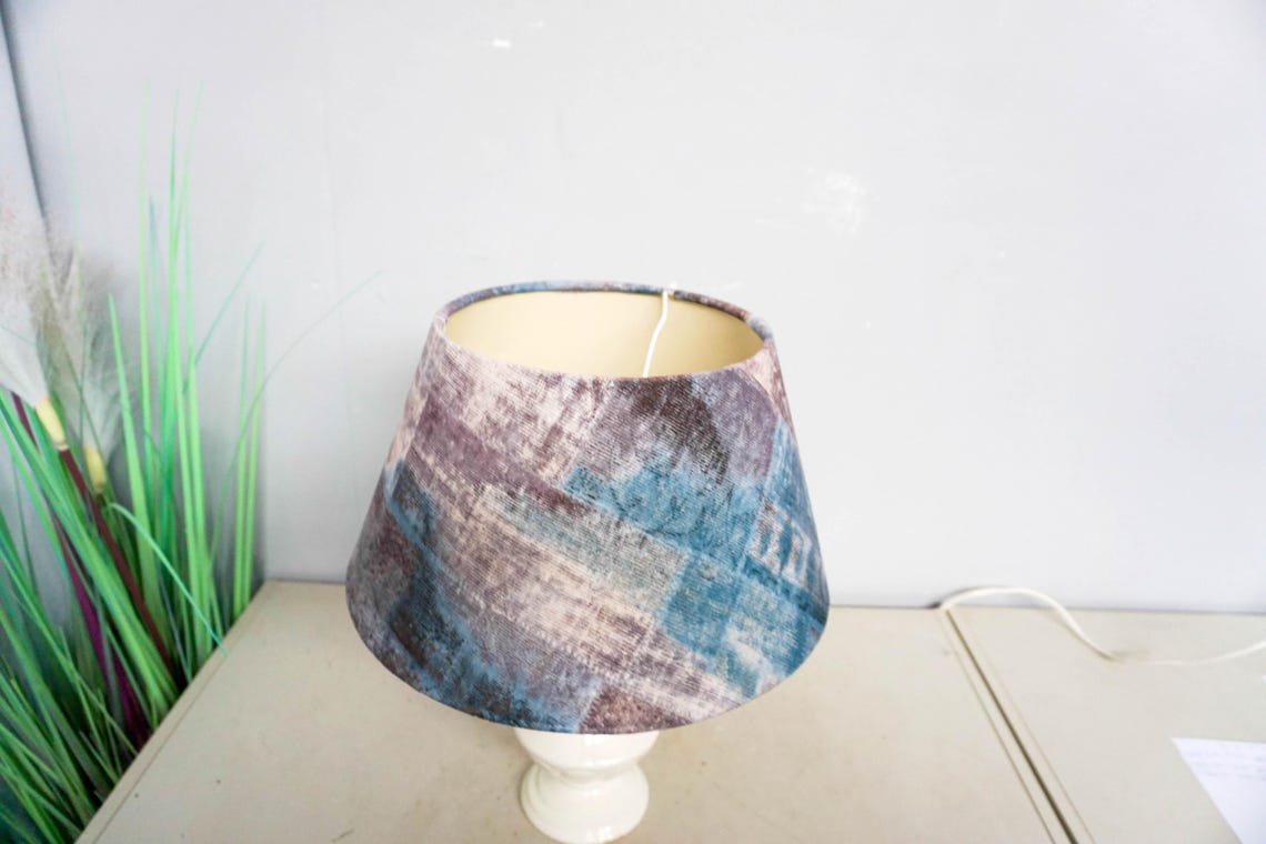 A Vintage 80s Dutch Ceramic Table Lamps, Mid Century Modern, cream white base , blue and white vintage lampshade, photo 2 sur 5