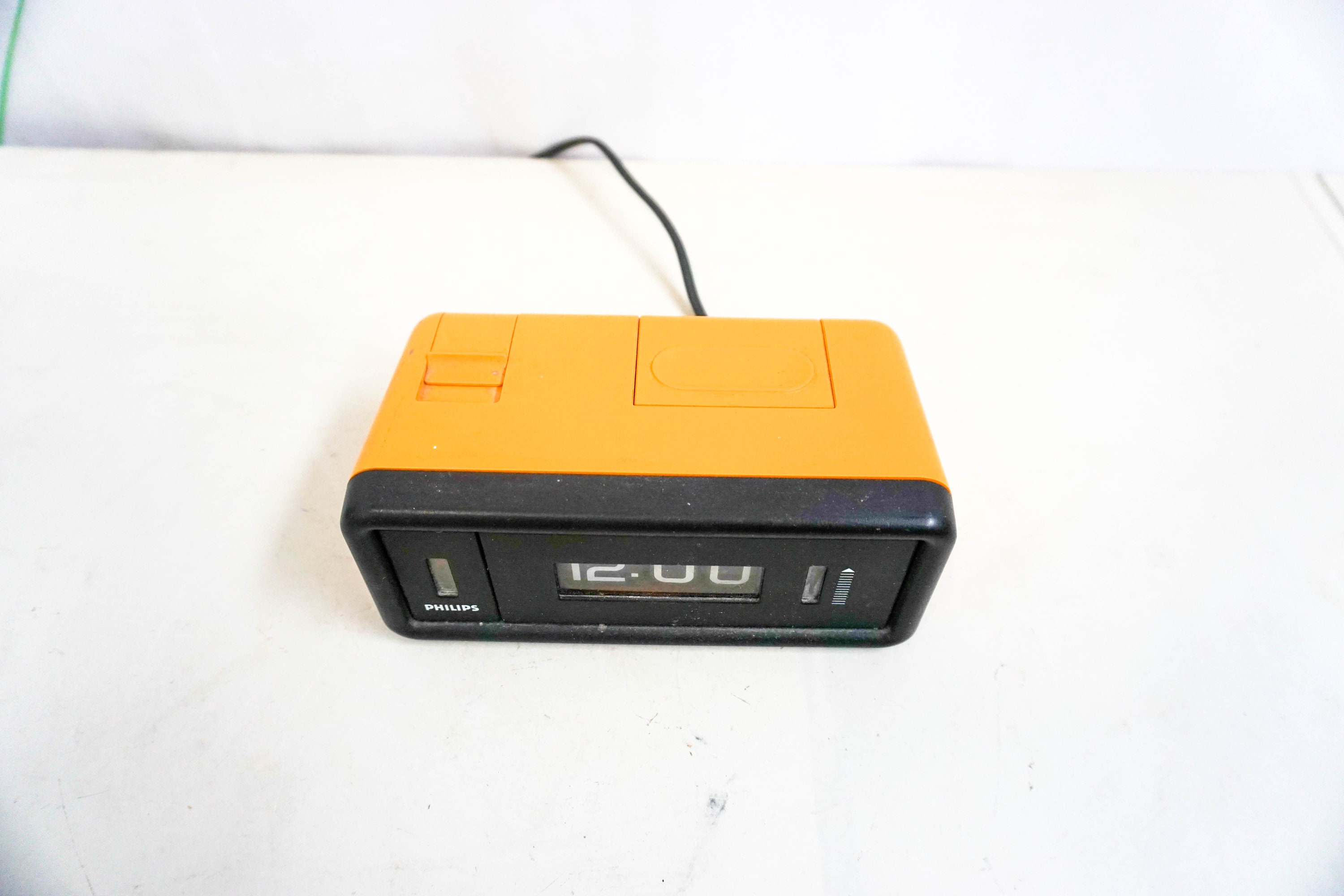 1970s Philips Vintage Flip Clock - Model HR 5272, Ocher Yellow