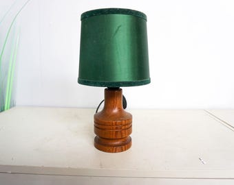Vintage 70s swedish pine Table Lamp, Mid Century Modern, pine wood base , green clip on vintage lampshade