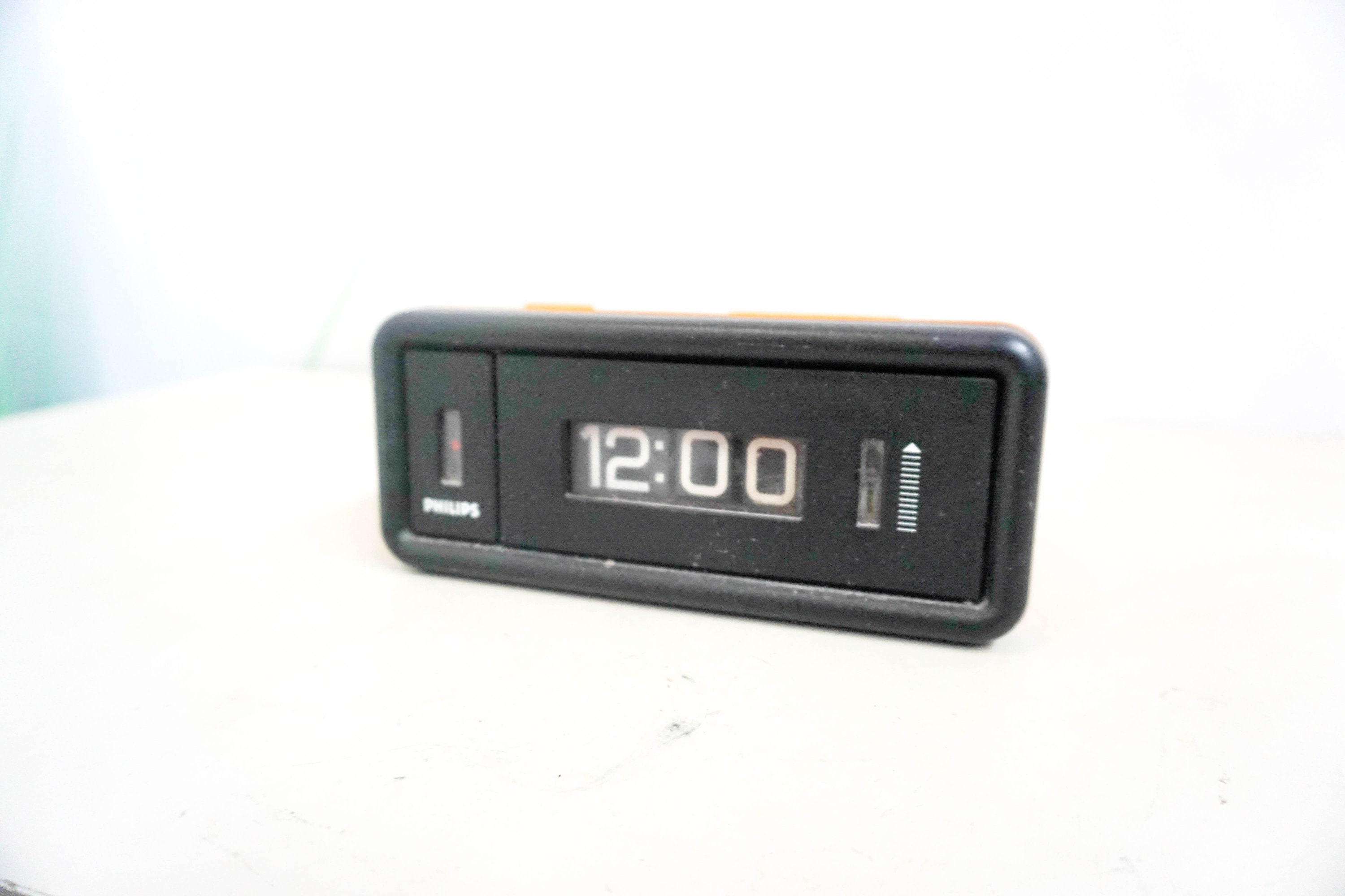 1970s Philips Vintage Flip Clock - Model HR 5272, Ocher Yellow