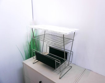 Revistero Brabantia de mediados de siglo, años 50, aspecto mármol, cromo, cuero negro