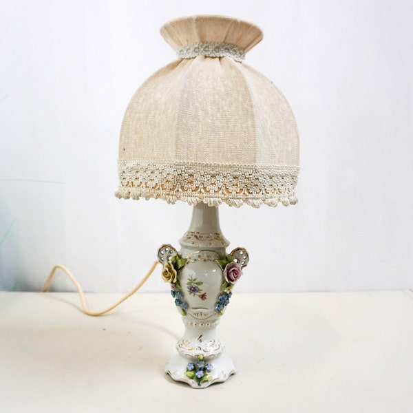 Vintage 60s Dutch Ceramic Table Lamp, Mid Century Modern, white base , cream white vintage lampshade, gold, flower