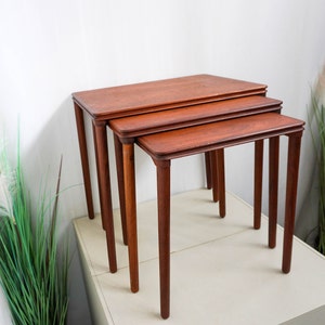 Juego de 3 mesas nido danesas modernas de teca Mid Century