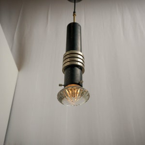 1960er Space Age Schwarze Aluminium-Zylinder-Pendelleuchte, Glaslinse, Vintage Spot-Pendelleuchte, Aluminiumzylinder, Chromringe, niederländisches Design