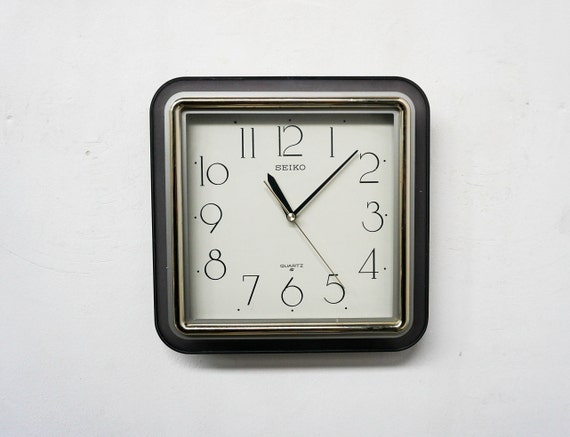 Amazon.com: Seiko Sakai Travel Bedroom Alarm Clock, Metallic