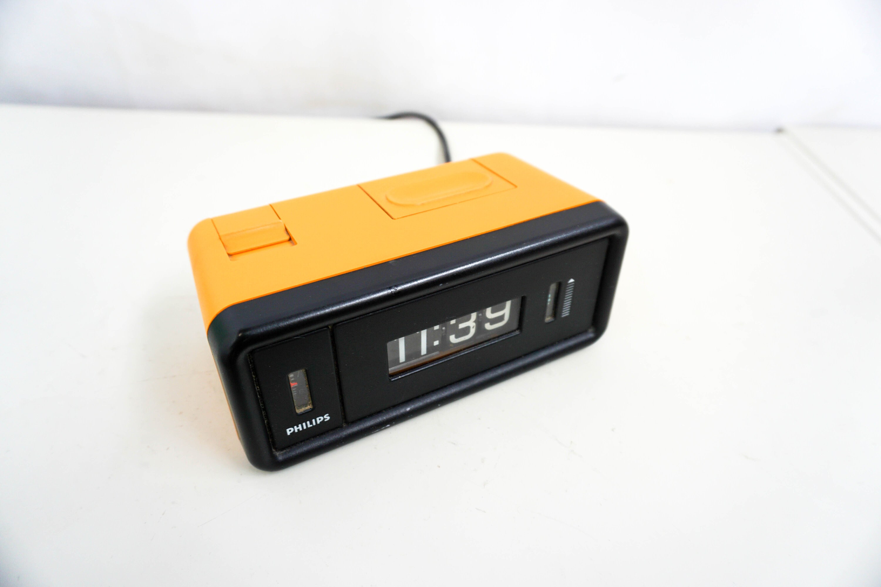 1970s Philips Vintage Flip Clock - Model HR 5272, Ocher Yellow