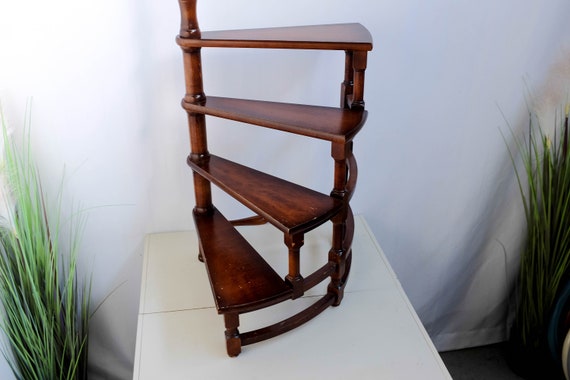 螺旋階段 飾り棚 イタリー アンティーク 螺旋階段 飾り棚