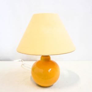 Vintage 80er Keramik Tischlampe, Mid Century Modern, gelber Sockel, gelber Lampenschirm