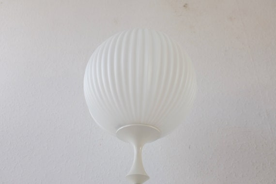 Milk glass globe lamp deals