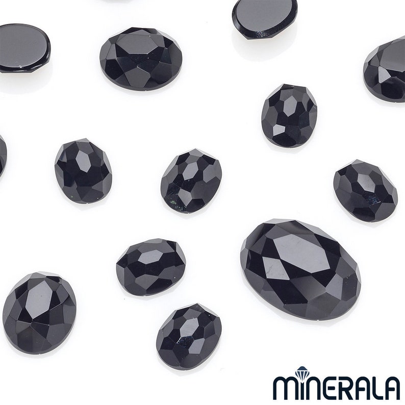 Pierres précieuses d'onyx noir naturel pour décors de forme ovale, coupe de roses en vrac, différentes tailles, lot de gros WP00062 image 1