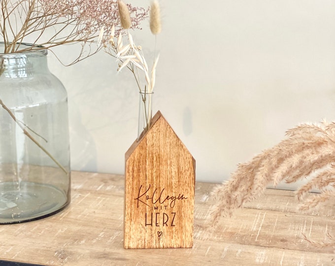 wooden house no. 6 Vase test tube with dried flowers rustic MAGALI Colleague with a heart