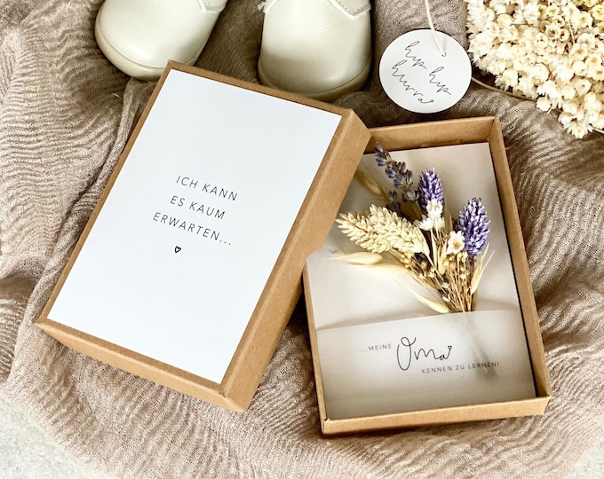 Gift box HARPER oats small dried flower bouquet You're going to be grandma aunt great grandma I can hardly wait + tag 'hip hip hurray'