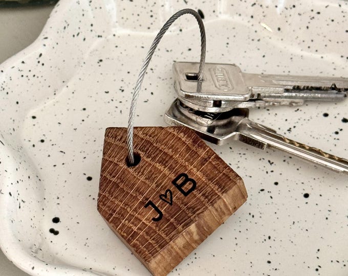 Wooden house keychain MAGALI oak personalized with engraving