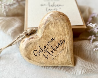 Coeur en bois à suspendre No. 1 mariage rustique EVIE personnalisé avec nom opt. avec coffret cadeau