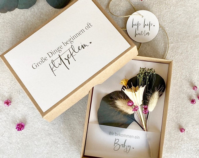 Gift box BENTE small dried flower bouquet Big things often start tiny - We're having a baby + pendant 'hip hip hurray'